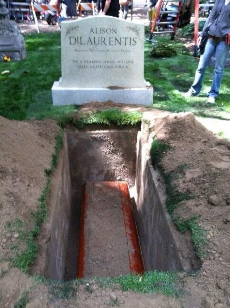 Pretty Little Liars - Alison's Grave 