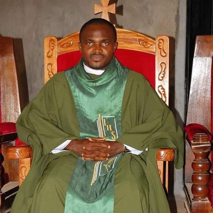 Difference Between Pastor And Reverend 7 Key Differences 