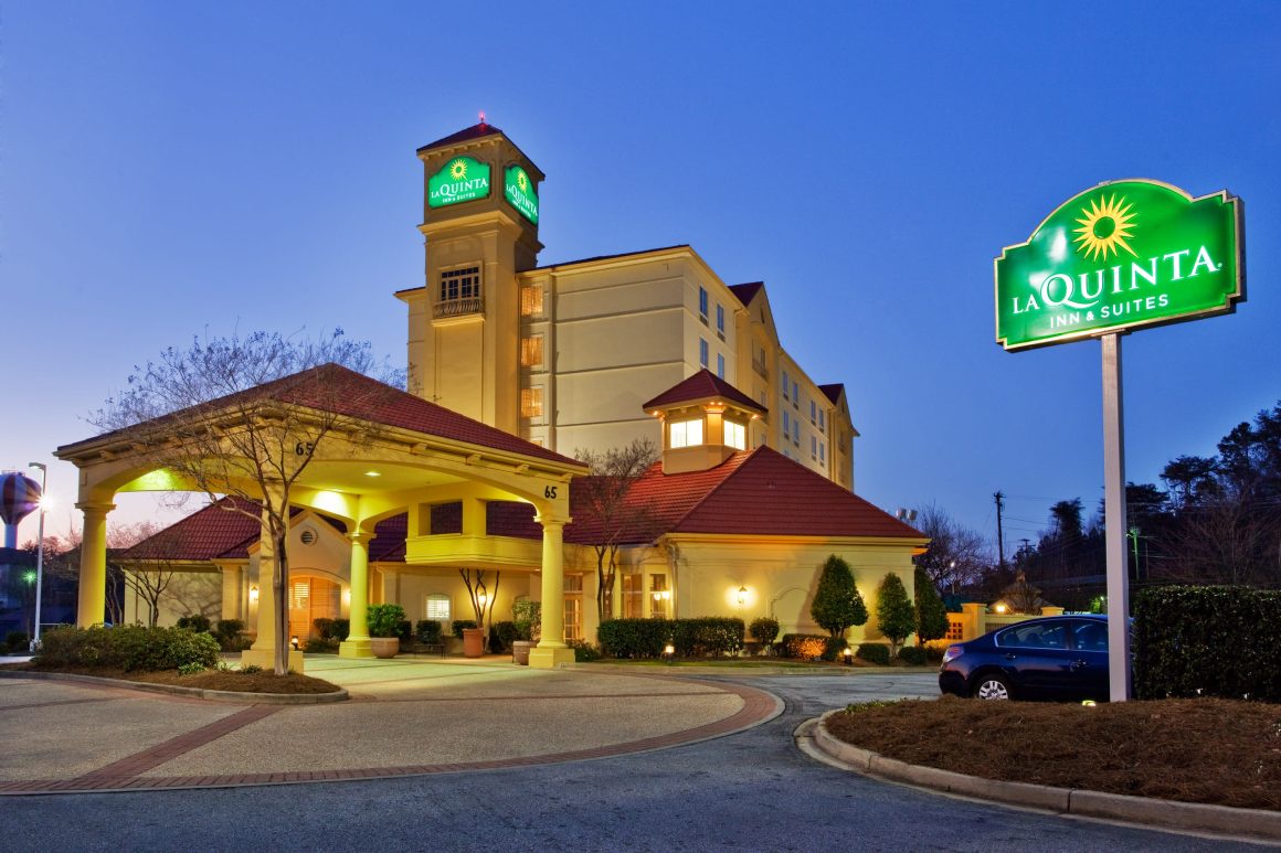 15+ Hotels That Allow 18-Year-Olds to Check In